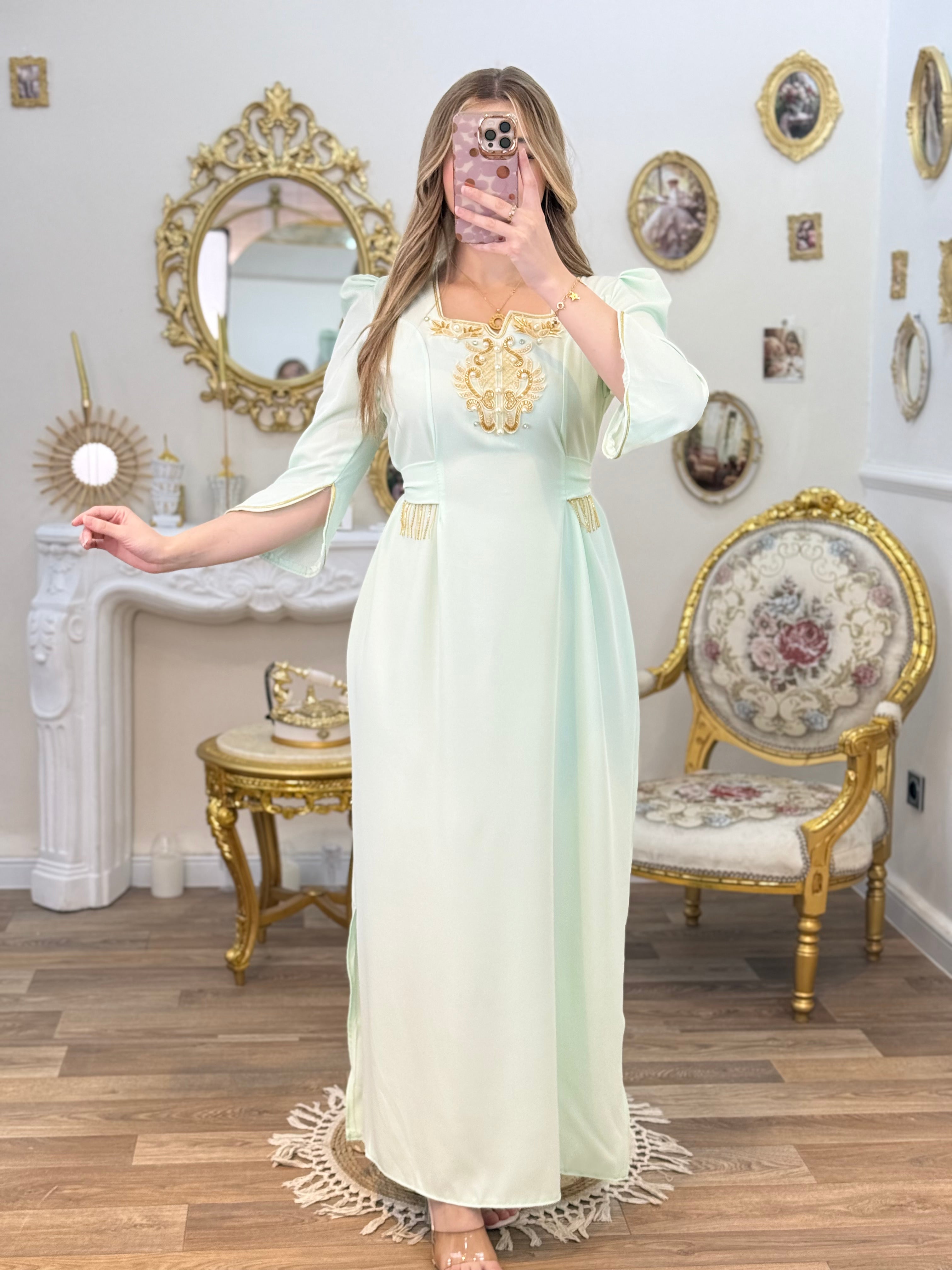 Robe ميشة